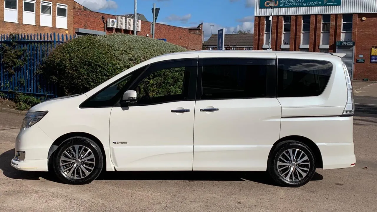 Nissan Serena 2016 photo 4