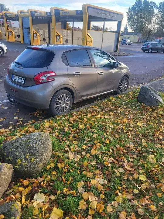 Peugeot 208 2013 photo 2