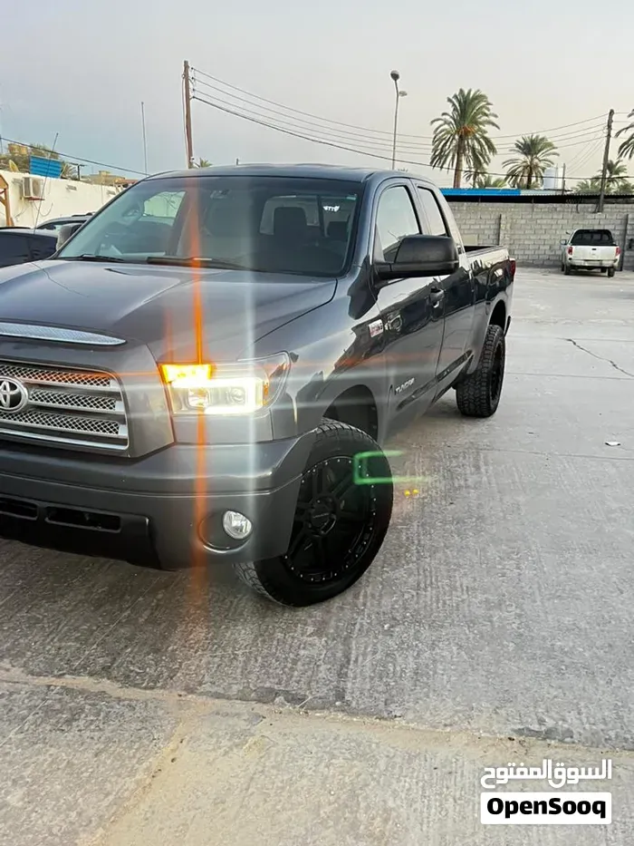 Toyota Tundra 2010 photo 2