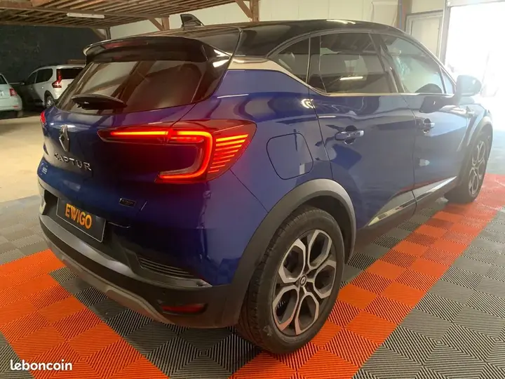 Renault Captur 2023 photo 2