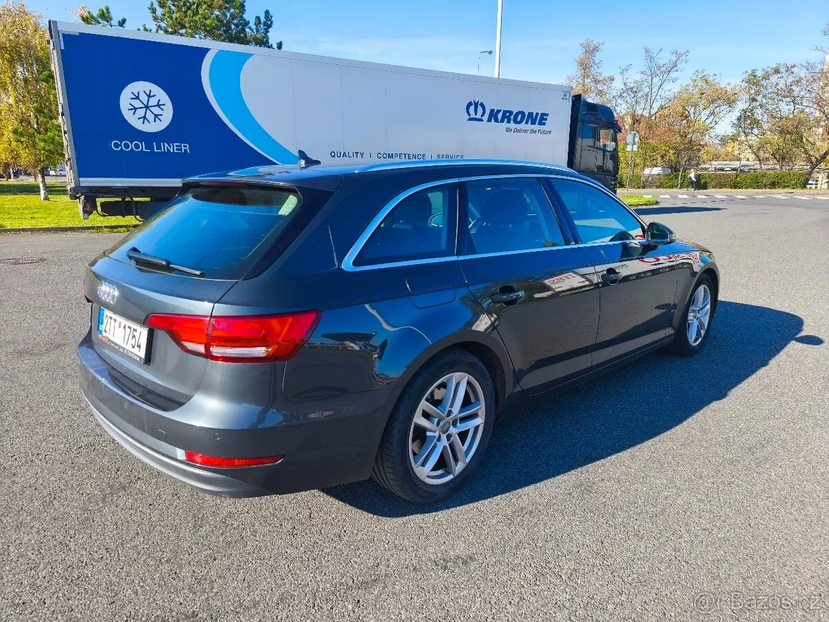 Audi A4 2018 photo 2