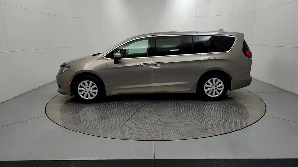 Chrysler Pacifica 2017 photo 5