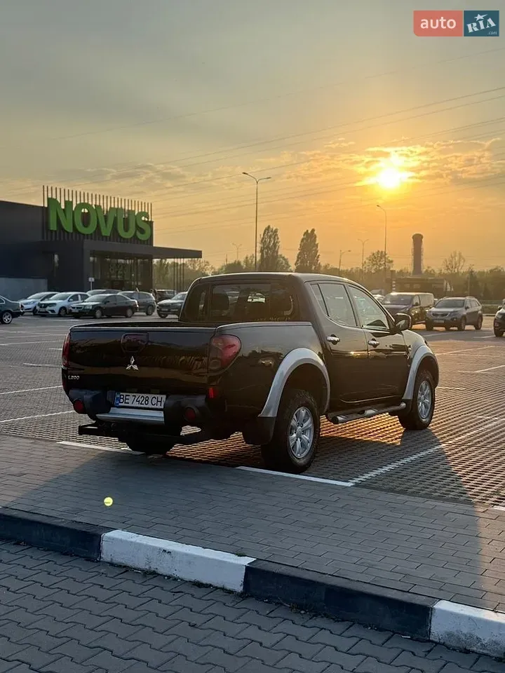 Mitsubishi L200 2011 photo 4