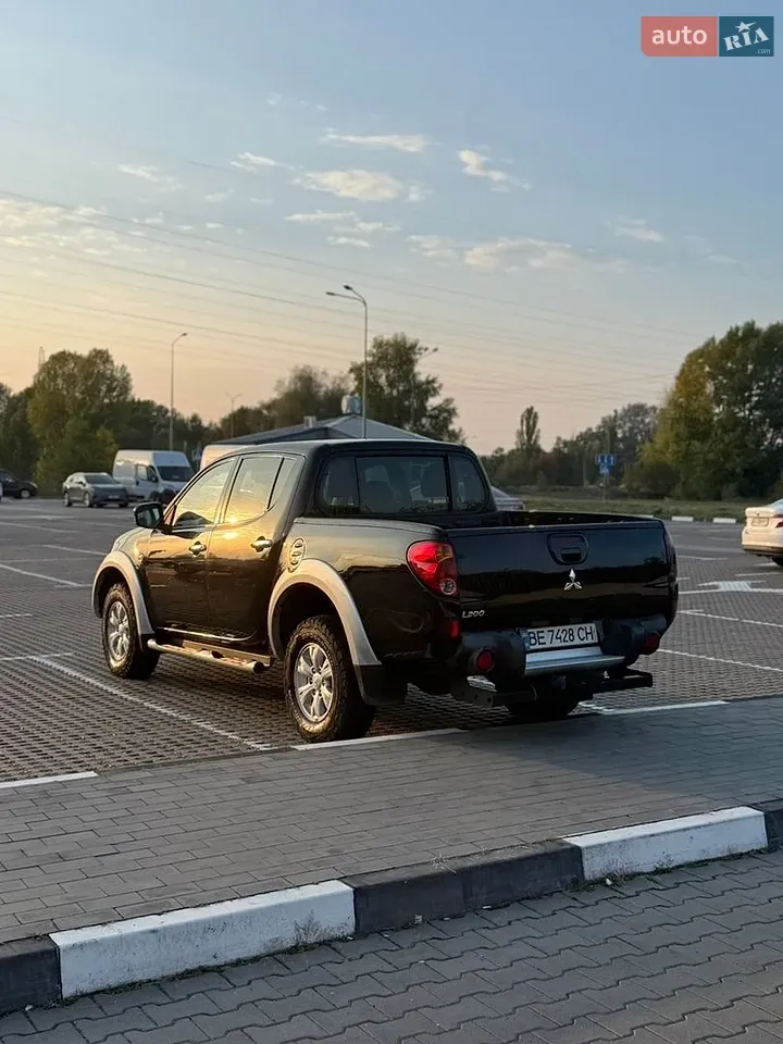 Mitsubishi L200 2011 photo 3