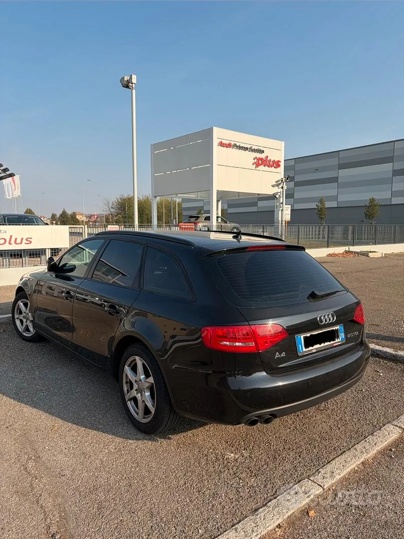 Audi A4 2010 photo 4
