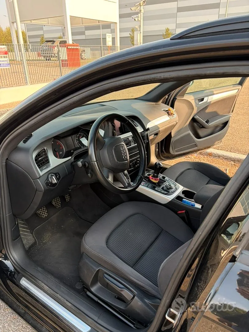 Audi A4 2010 photo 2