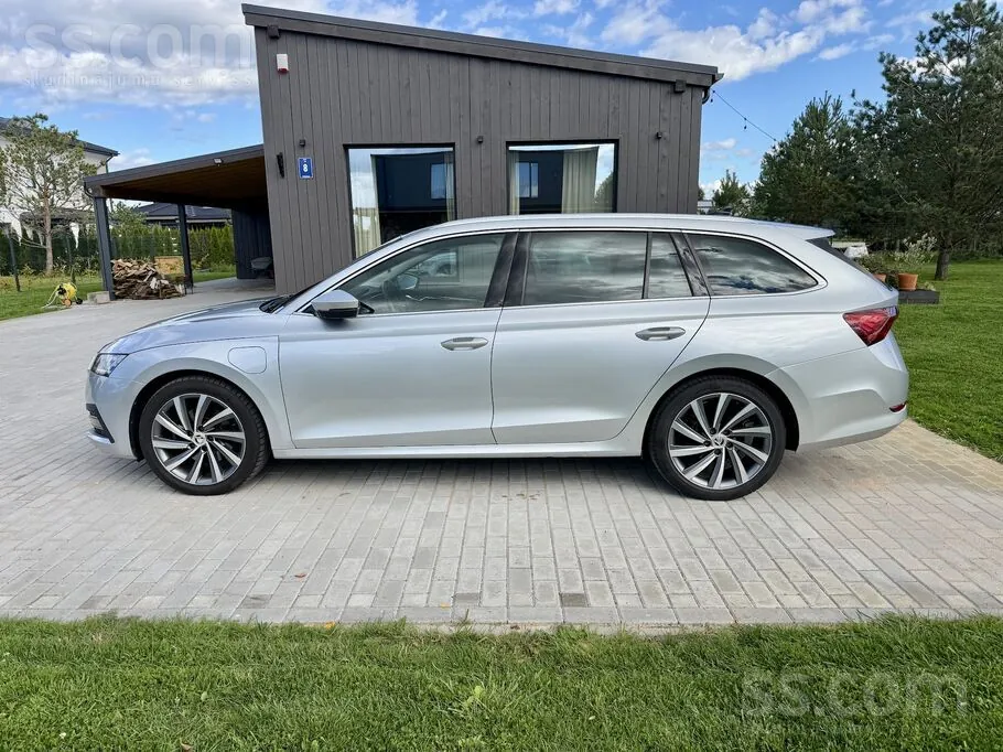 Skoda Octavia 2021 photo 2