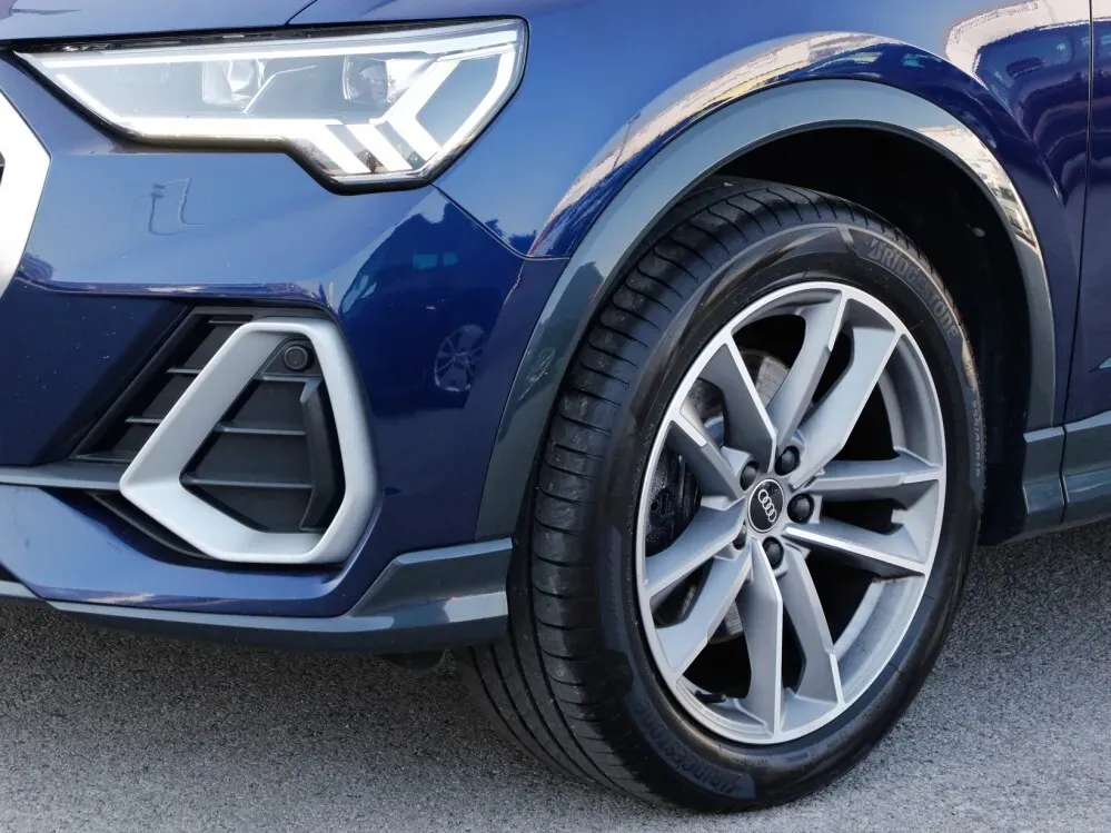 Audi Q3 2022 photo 3