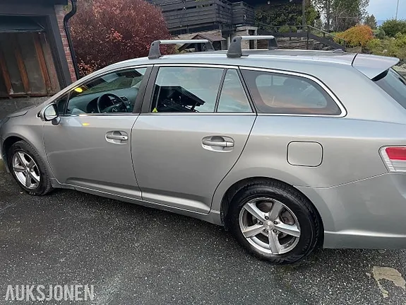 Toyota Avensis 2010 photo 3