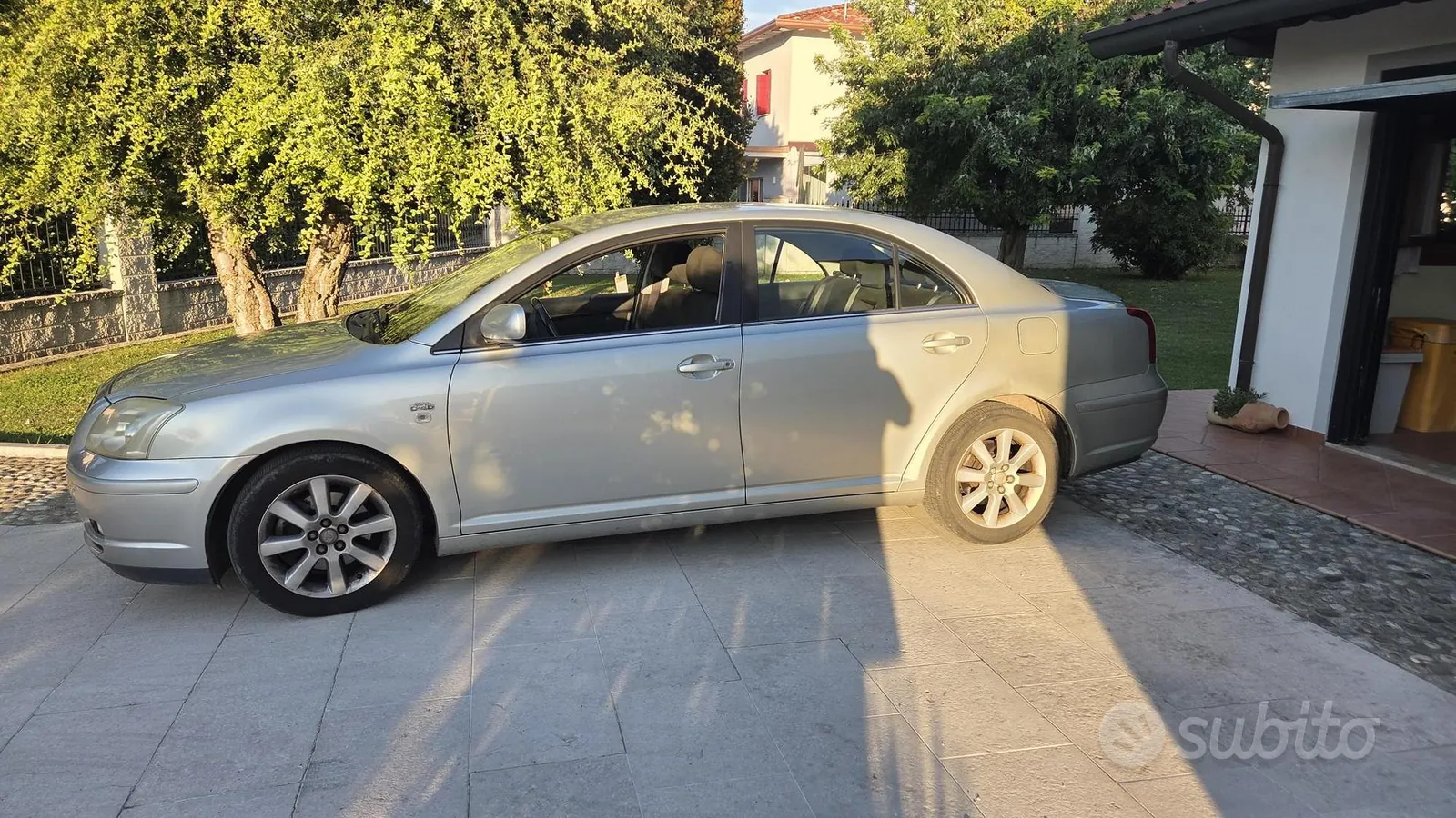 Toyota Avensis 2005 photo 2