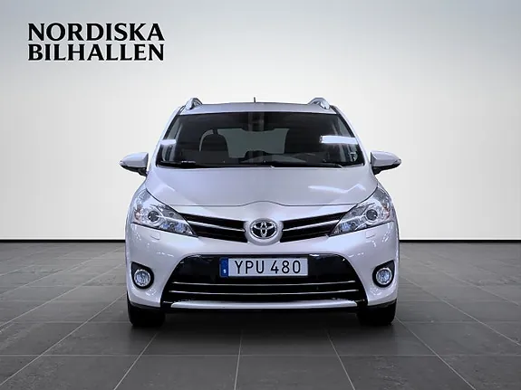 Toyota Verso 2017 photo 2