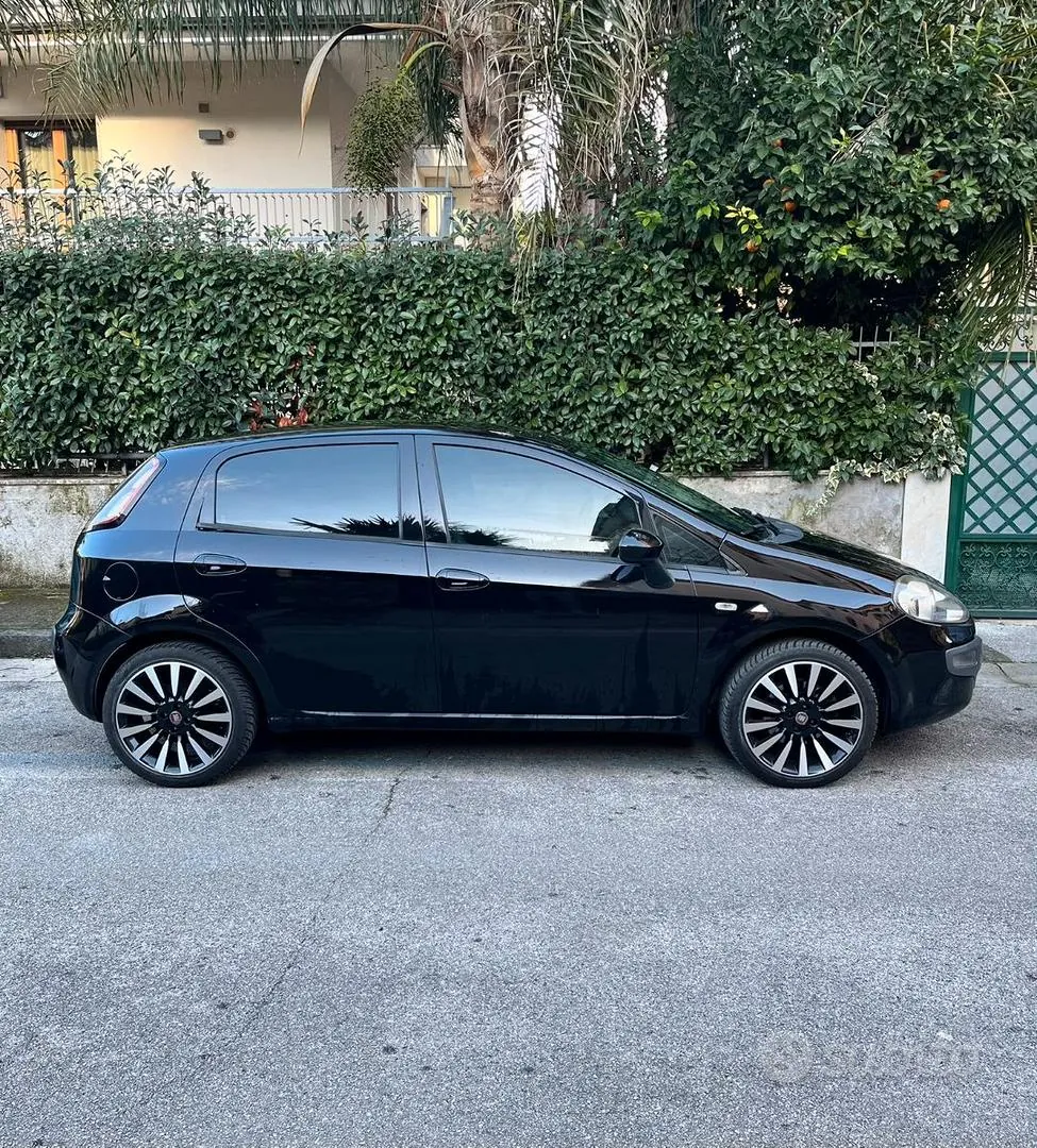 Fiat Punto 2011 photo 2