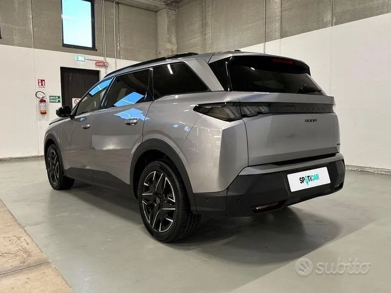 Peugeot 5008 2025 photo 3
