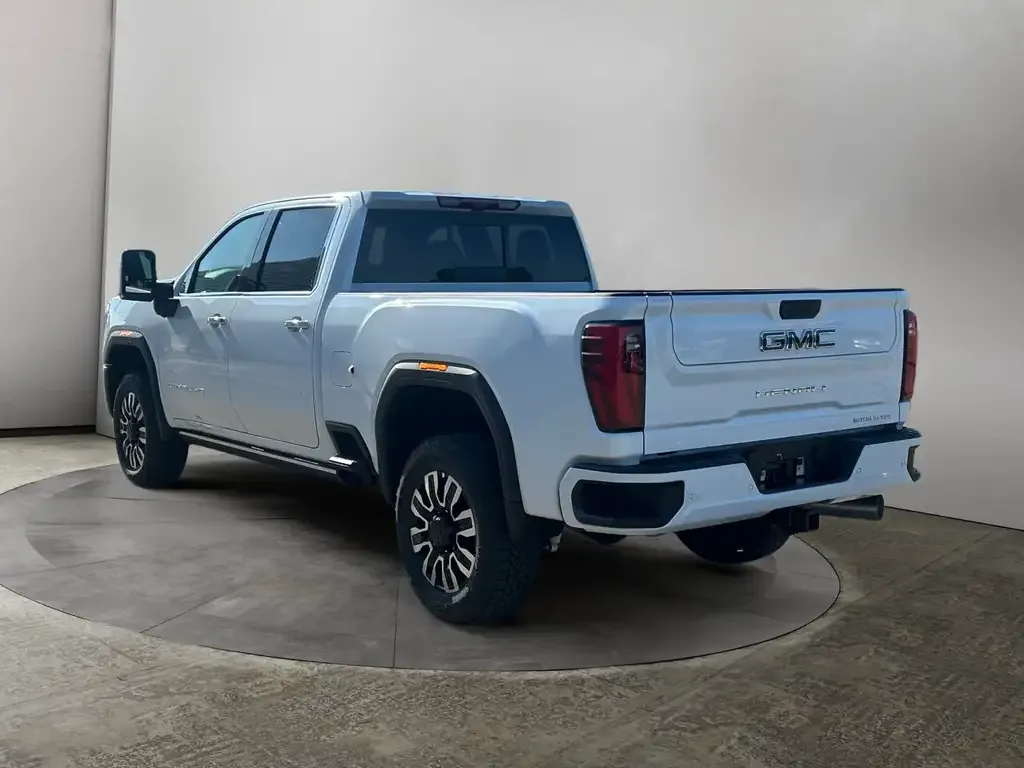 GMC Sierra 3500Hd 2026 photo 3
