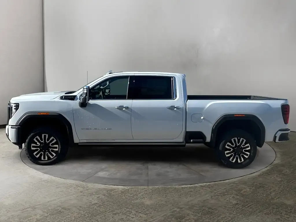 GMC Sierra 3500Hd 2026 photo 2