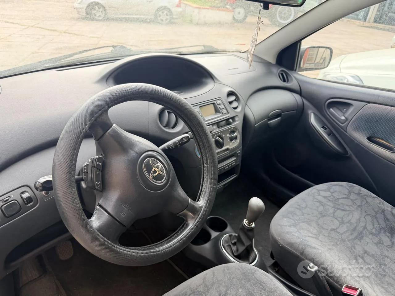 Toyota Yaris 2004 photo 2