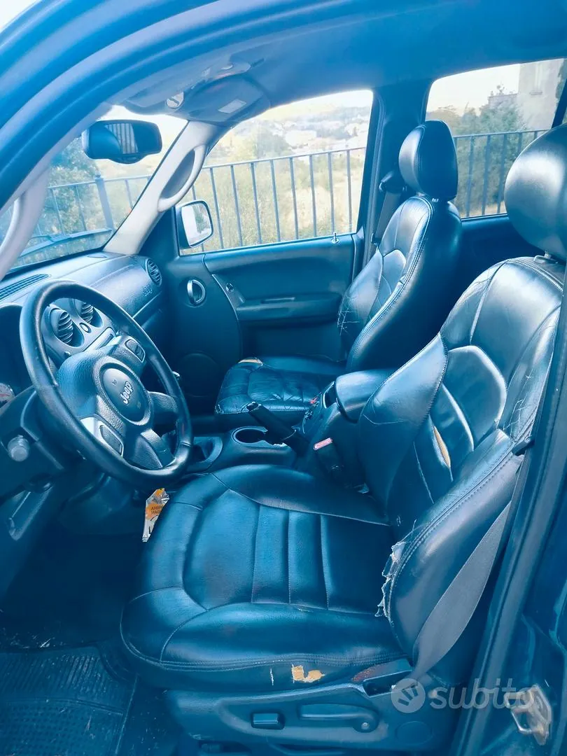Jeep Cherokee 2002 photo 3
