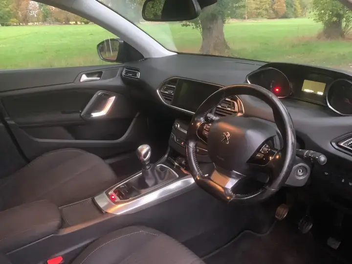 Peugeot 308 2015 photo 4