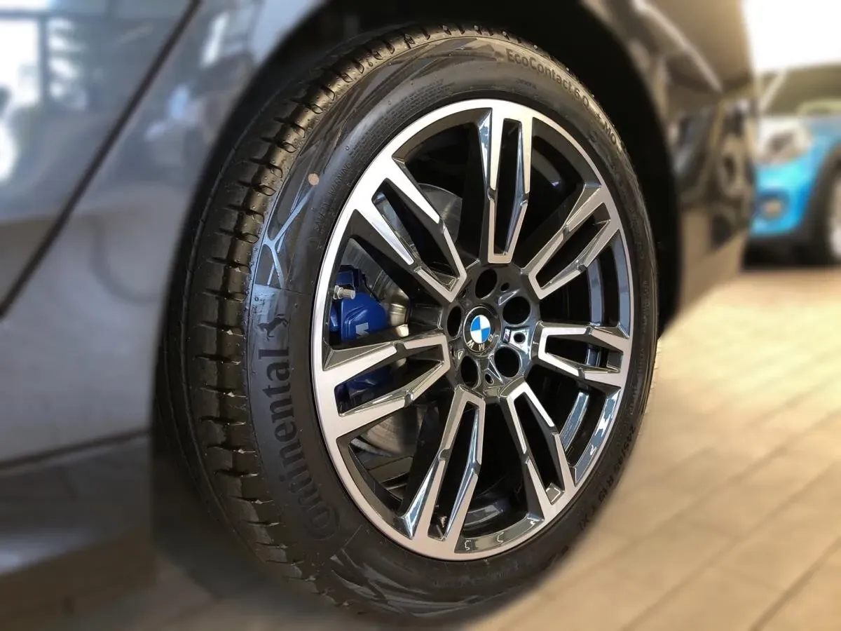 BMW 5 Series 2025 photo 3