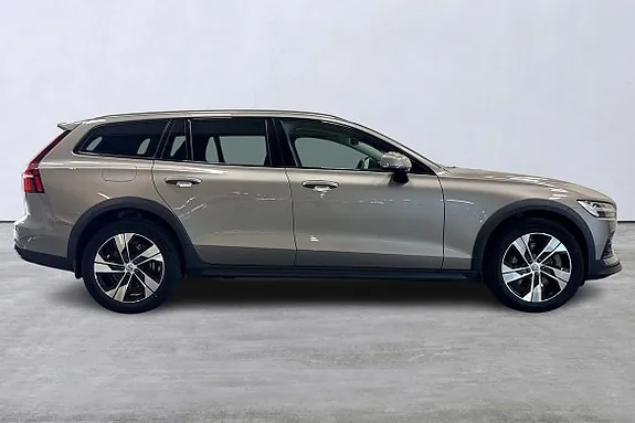 Volvo V60 Cross Country 2021 photo 3