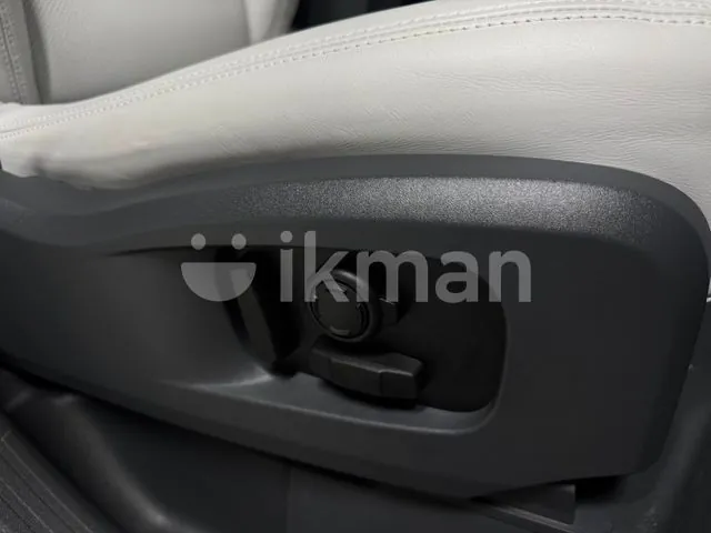 Land Rover Defender 2026 photo 5