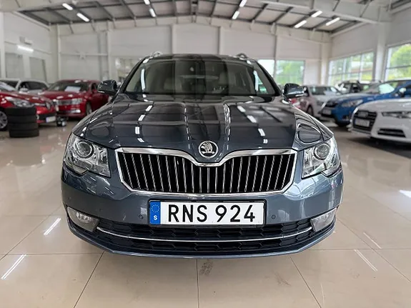Skoda Superb 2014 photo 2