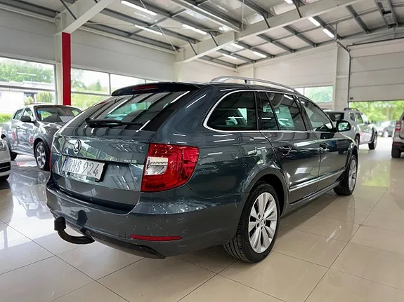 Skoda Superb 2014 photo 4