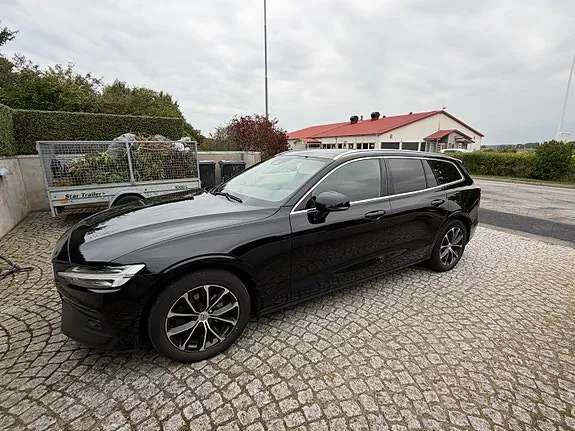 Volvo V60 2021 photo 2