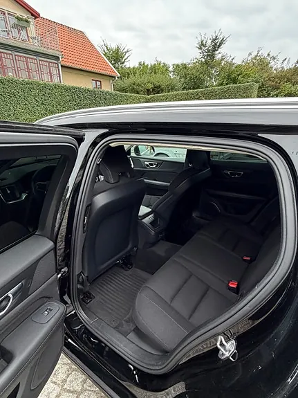 Volvo V60 2021 photo 3