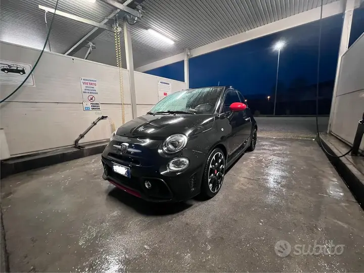 Abarth 595 2018 photo 2