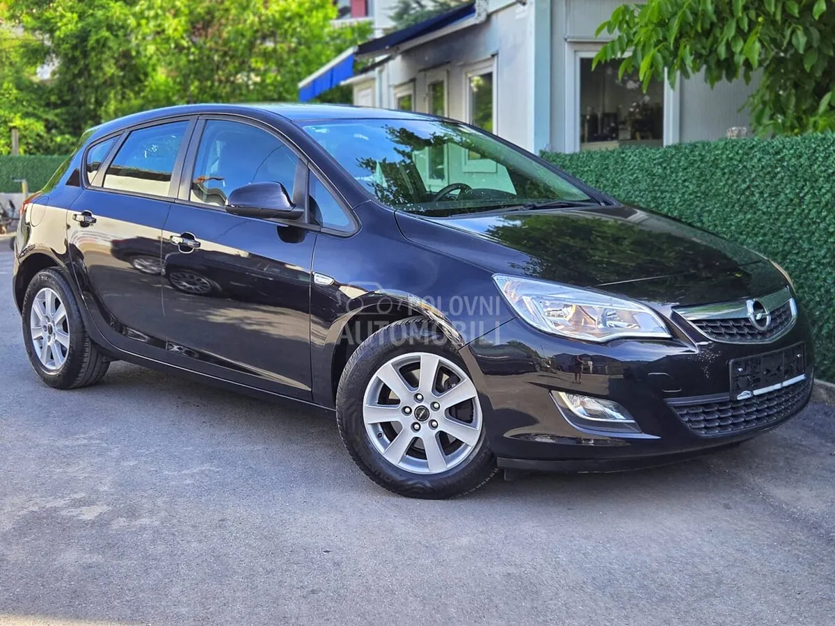 Opel Astra J