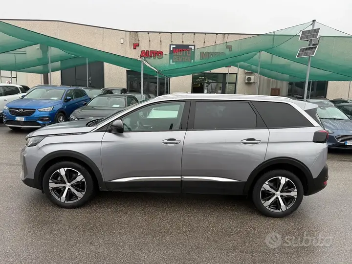 Peugeot 5008 2023 photo 2