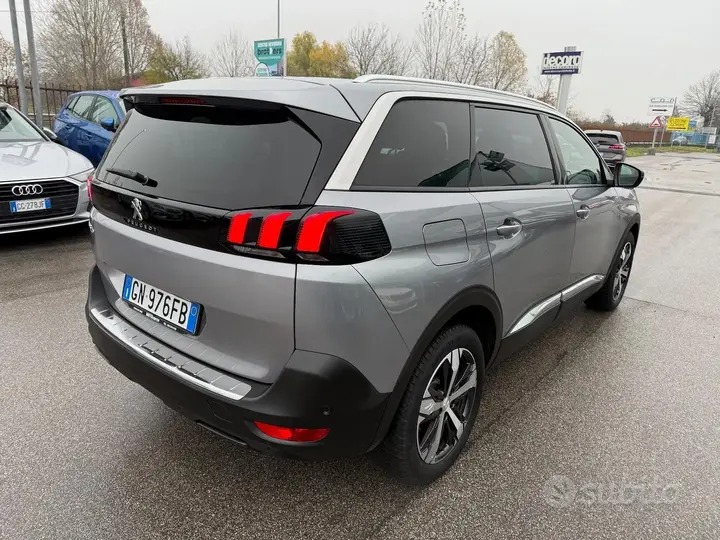 Peugeot 5008 2023 photo 4