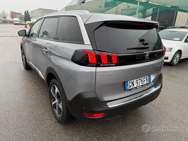 Peugeot 5008 2023 photo 3