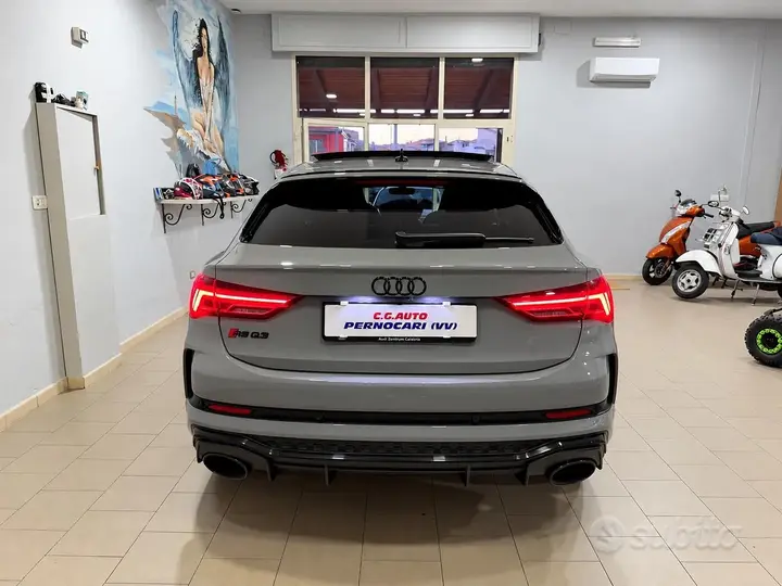 Audi Q3 2021 photo 2