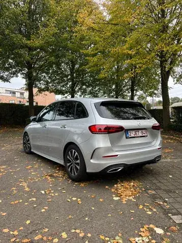 Mercedes-Benz B180