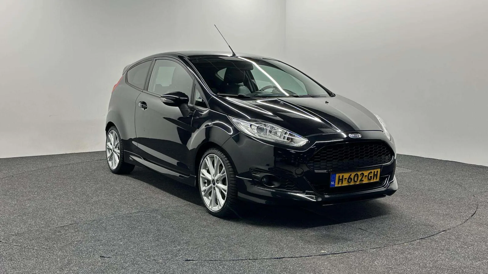 Ford Fiesta 2014 photo 3