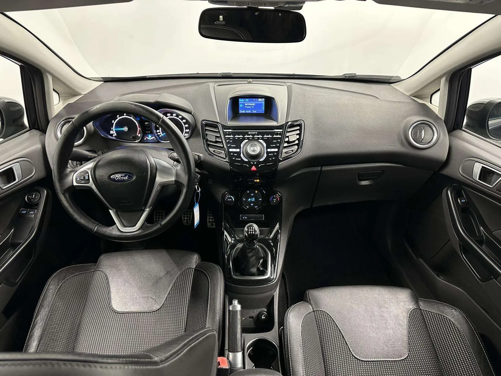 Ford Fiesta 2014 photo 2