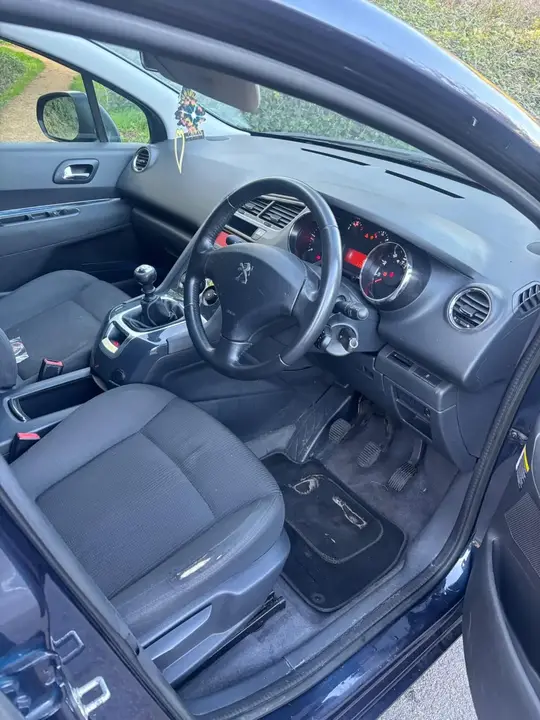 Peugeot 5008 2015 photo 5