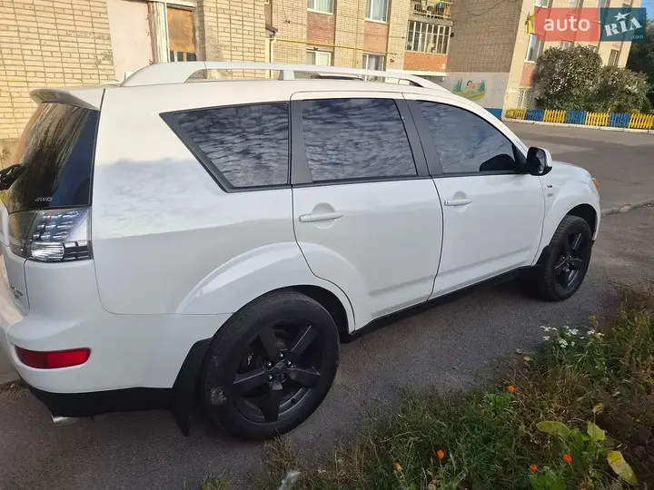 Mitsubishi Outlander Xl 2008 photo 3