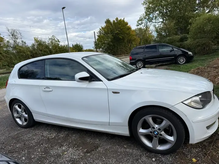 BMW 1 Series 2010 photo 3