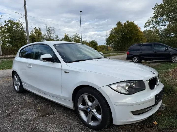 BMW 1 Series 2010 photo 2