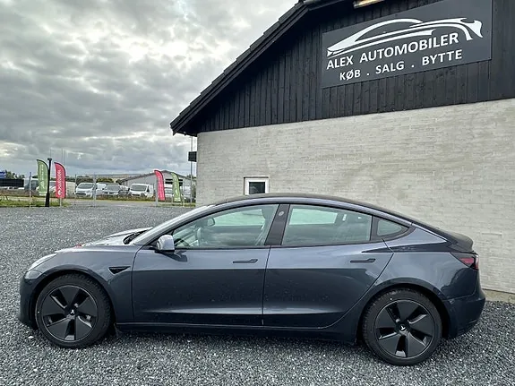 Tesla Model 3 2020 photo 3