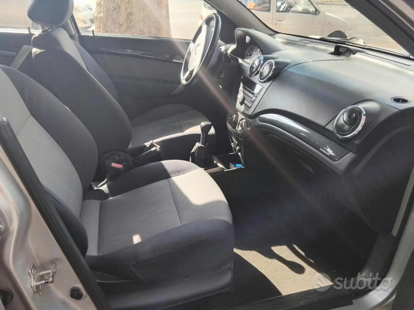 Chevrolet Aveo 2010 photo 3