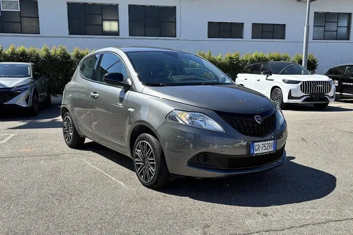 Lancia Ypsilon
