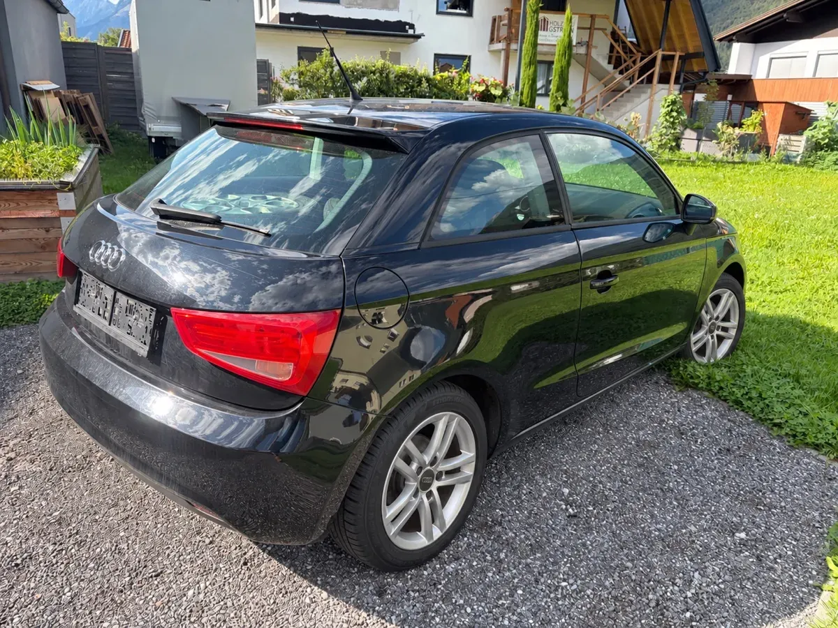 Audi A1 2010 photo 3
