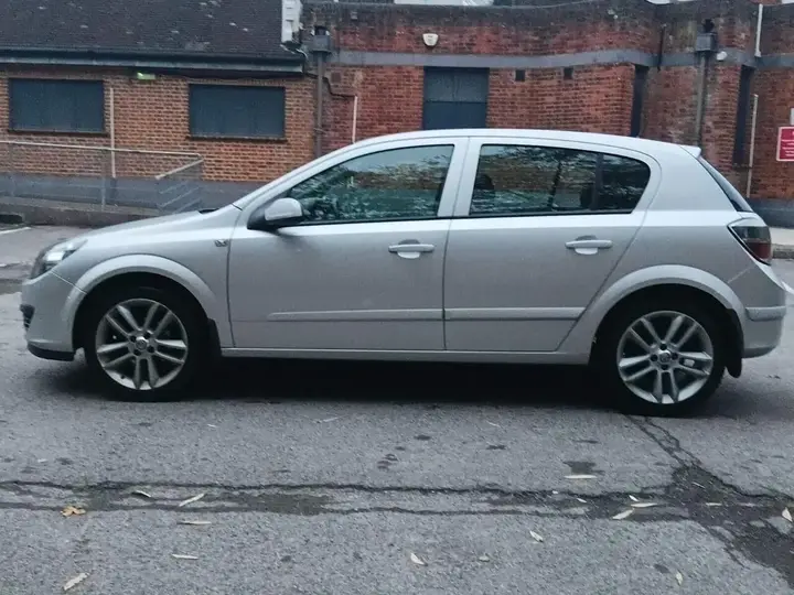 Vauxhall Astra 2006 photo 2