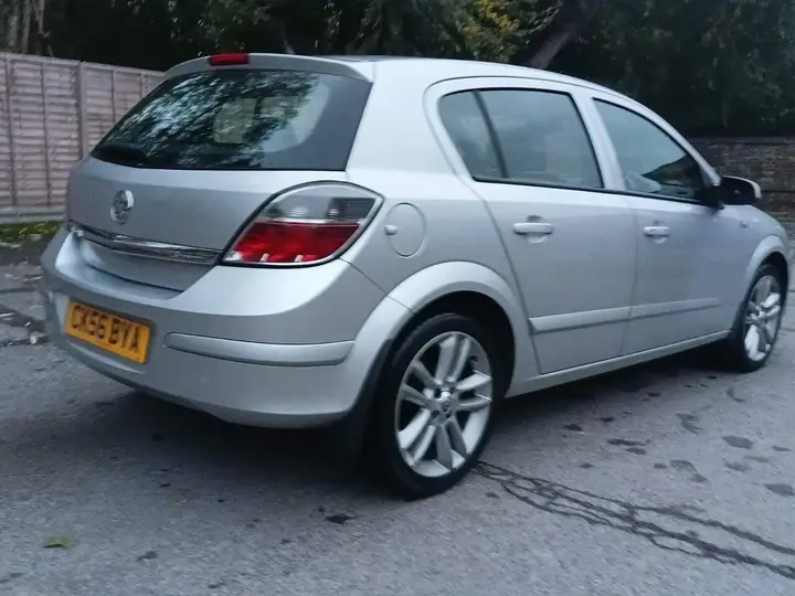 Vauxhall Astra 2006 photo 4