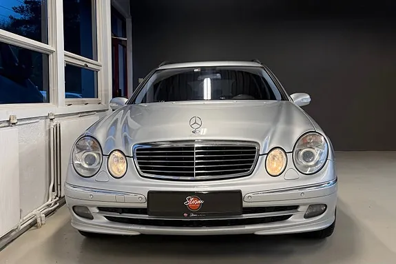 Mercedes-Benz E-Class 2005 photo 2