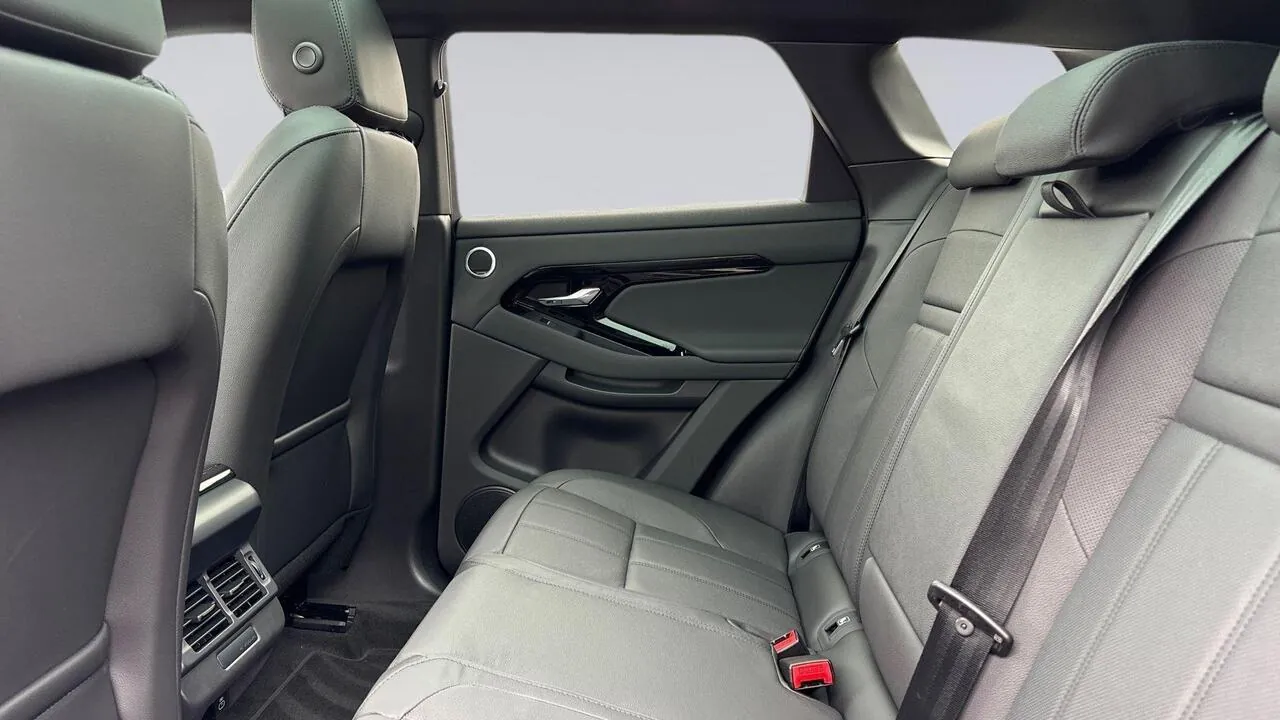 Land Rover Range Rover Evoque 2026 photo 4